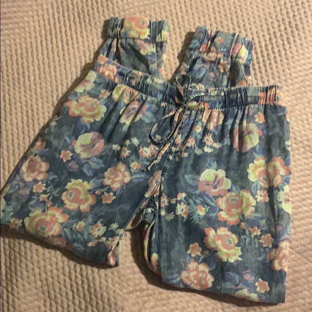 3/$25 Women’s pants NWT size 7/9